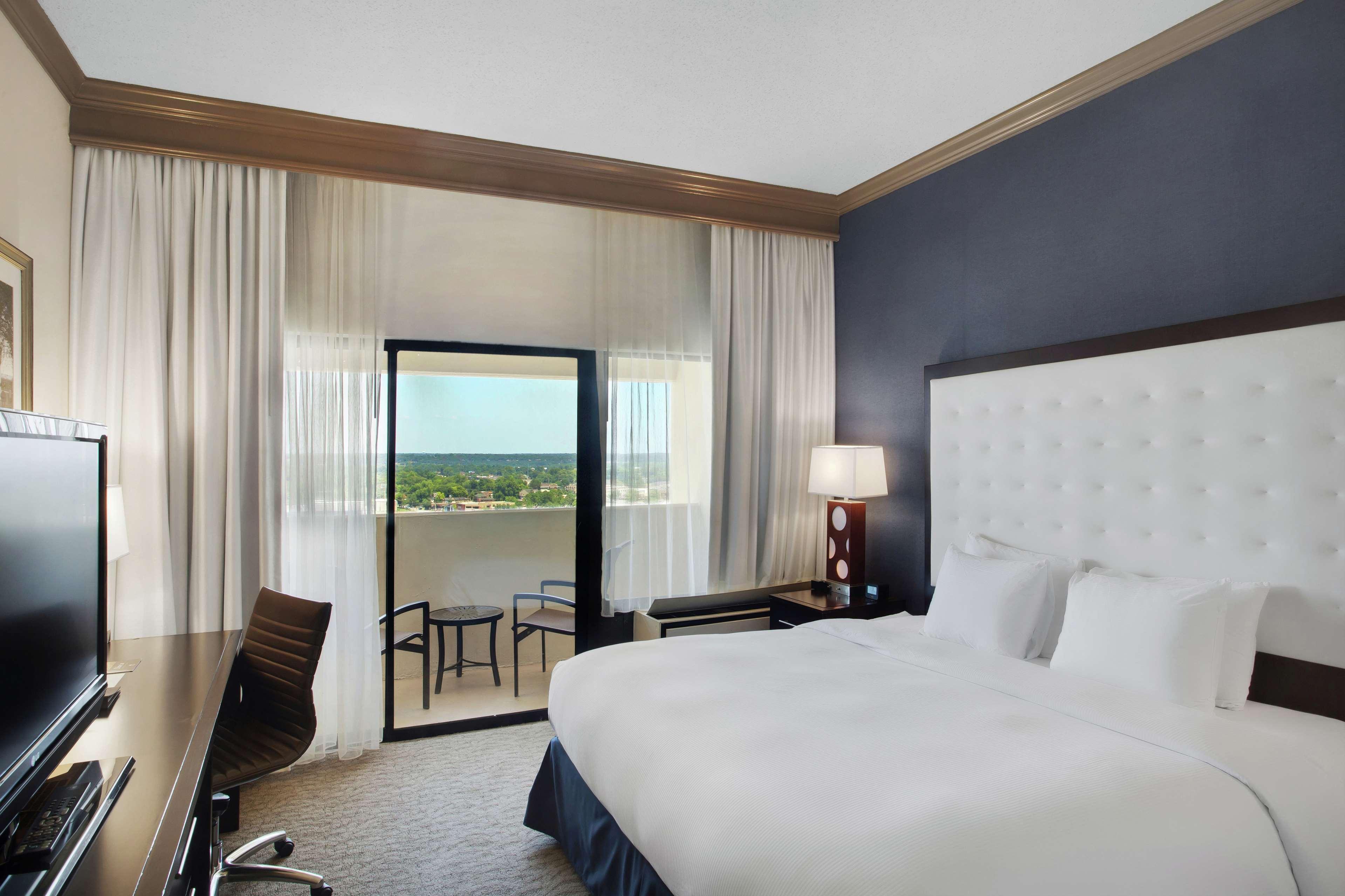 Doubletree By Hilton Little Rock Hotell Exteriör bild