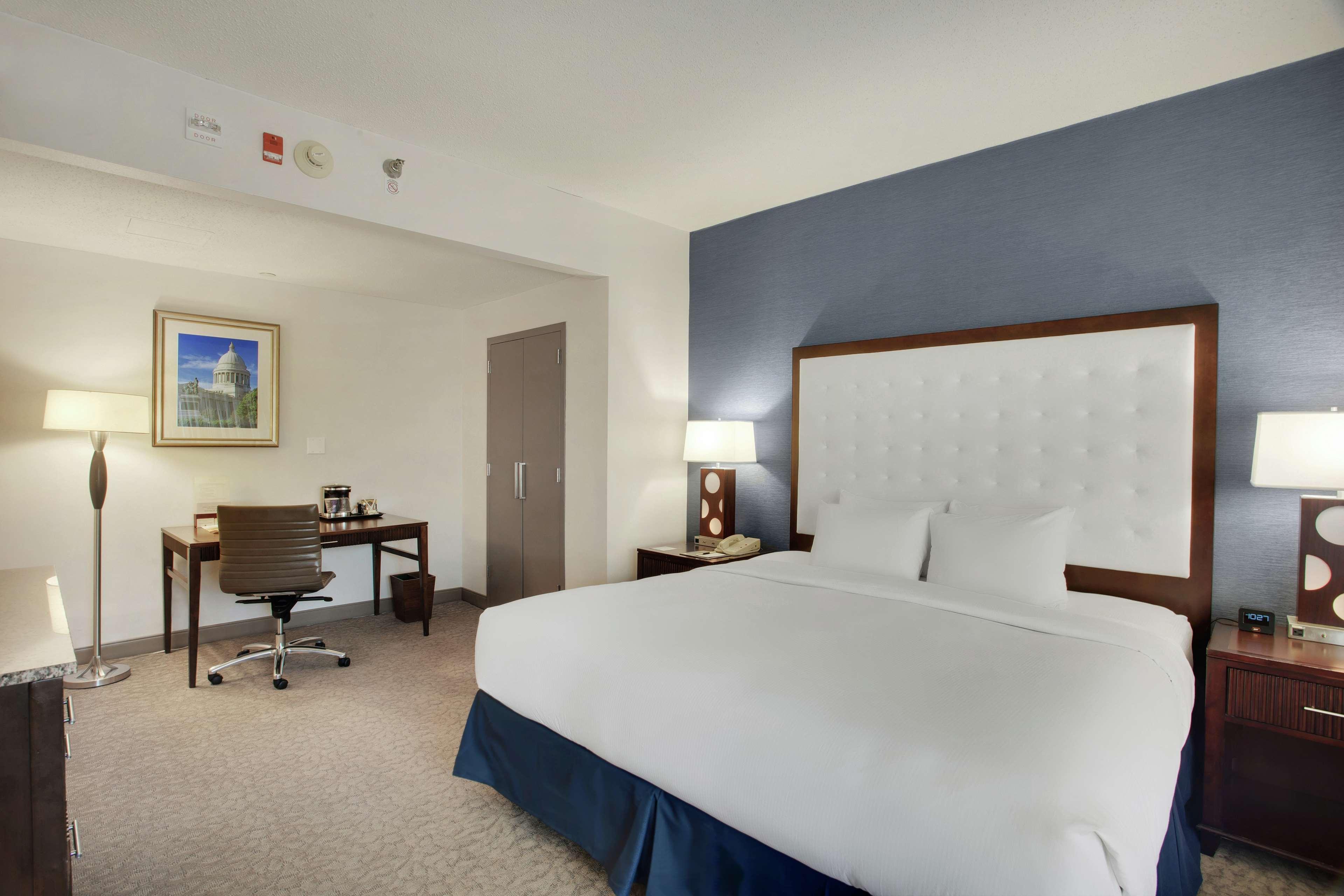Doubletree By Hilton Little Rock Hotell Exteriör bild
