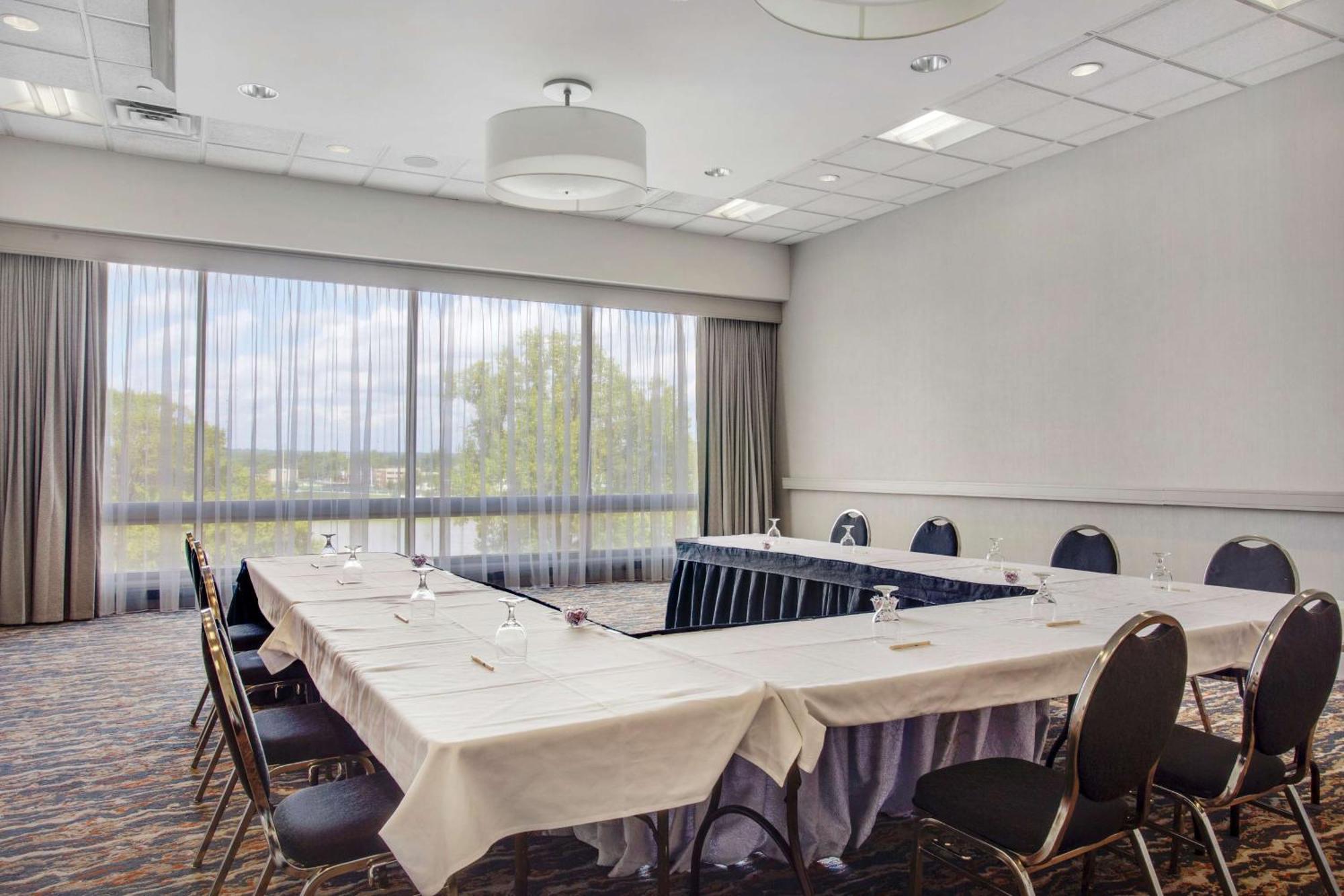Doubletree By Hilton Little Rock Hotell Exteriör bild