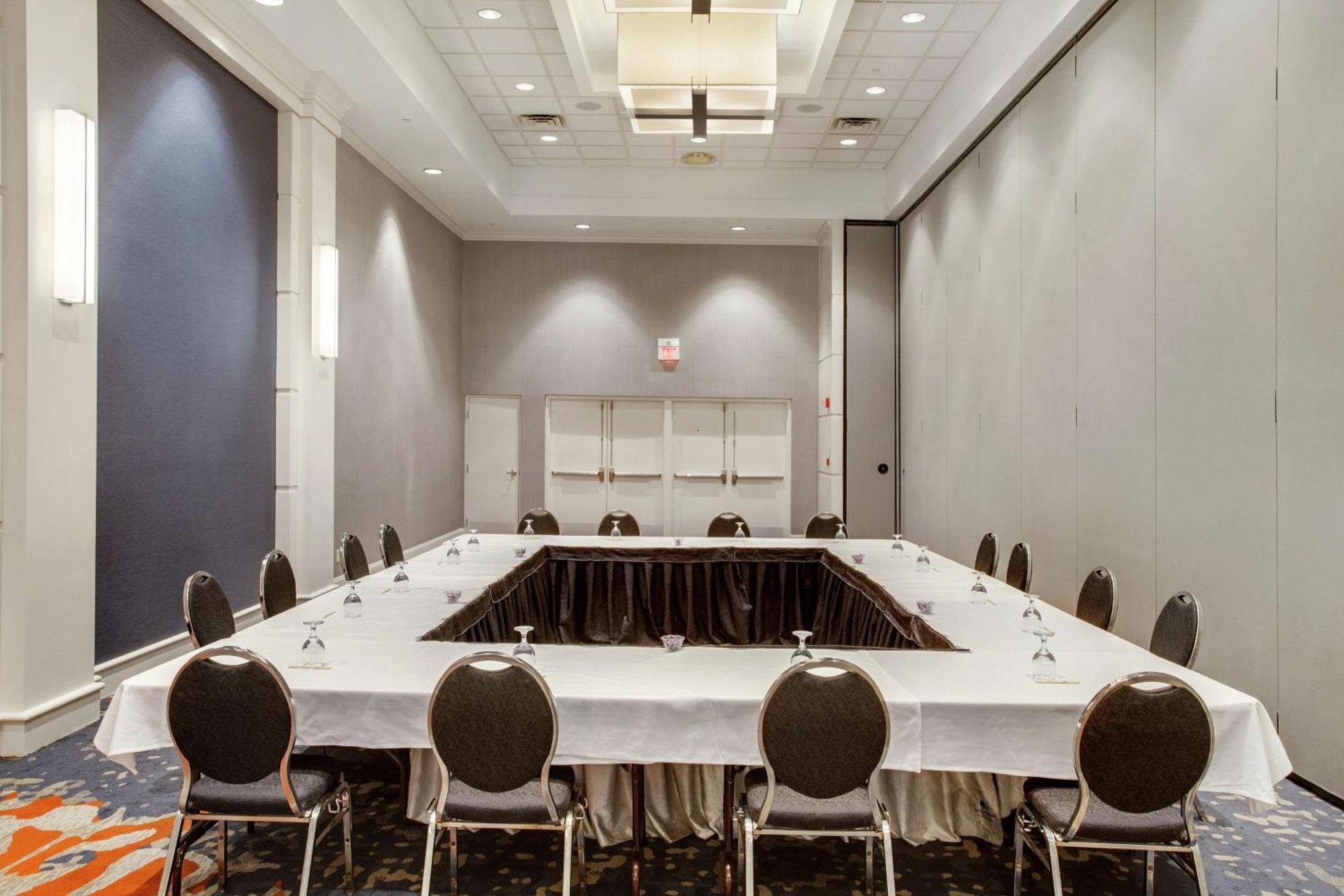 Doubletree By Hilton Little Rock Hotell Exteriör bild